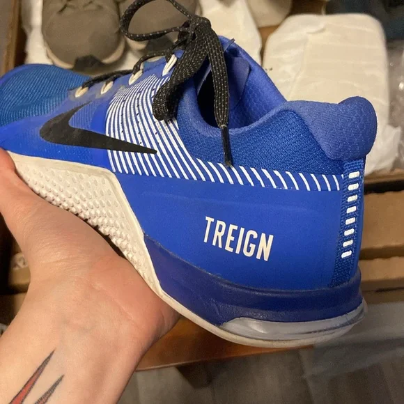 Nike Shoes 12 - Picture 3 of 3